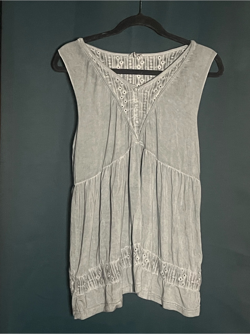 POL Sleeveless Eyelet Accent Tank Top - Light Gray